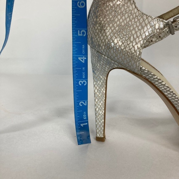 BCBG Sandals Womens Sz 10 Silver Gray Snake Print Stiletto Buckles Ankle Straps - Picture 8 of 9